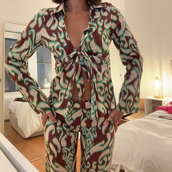 Zara Pant and Open Shirt Matching Set

Size XS - Picture 3 of 7